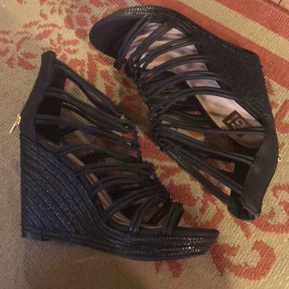 DV by Dolce Vita Black platform sandals - size 10